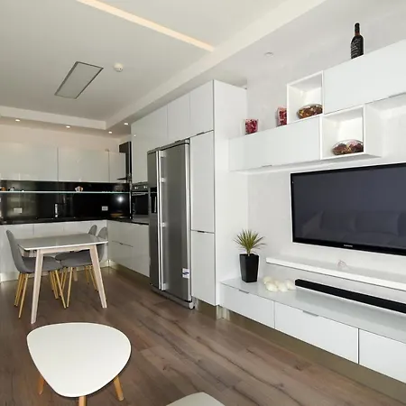 Diamond Hill Apartment *