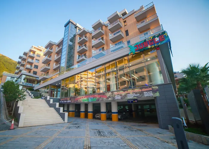 Diamond Hill Hotel *